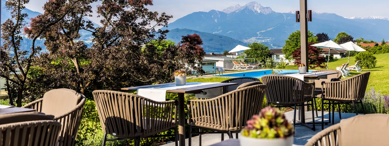 Sonnenterrasse mit Panorama-Blick - Hotel Huberhof © Andreas Monsberger / monEpic film & photo